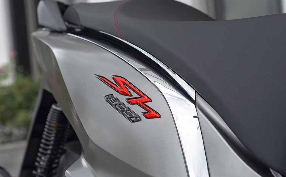 Và hệ thống kiểm soát mô-men xoắn tùy chọn duy trì độ bám đường cho bánh sau xe.