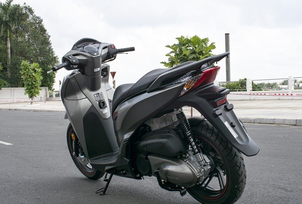 Ở phiên bản 2019, Honda SH 300i sở hữu thiết kế hầm hố và thể thao hơn, khung sườn được thay đổi.