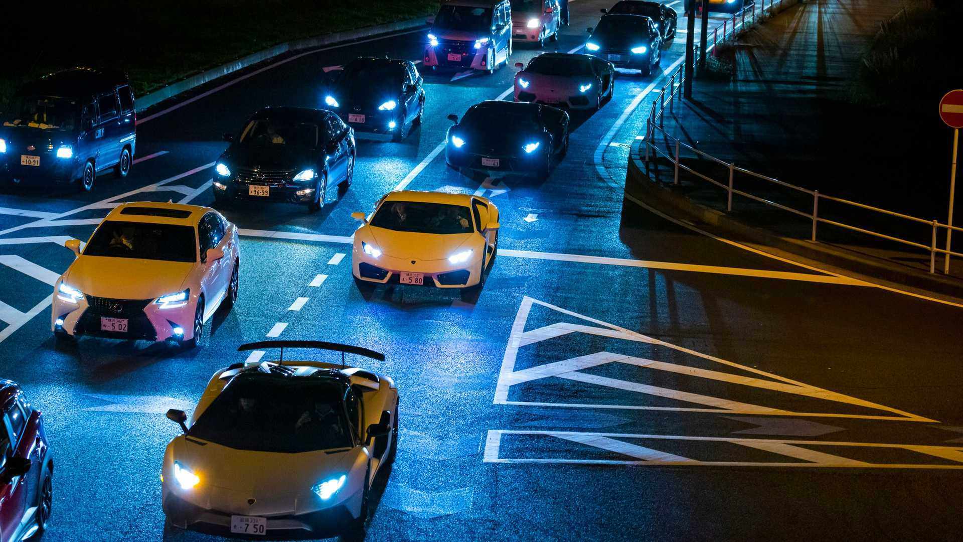 Nhân sự kiện đặc biệt này, Lamborghini đã mời hơn 200 chủ xe Lamborghini đi diễu hành quanh trung tâm thành phố Yokohama.