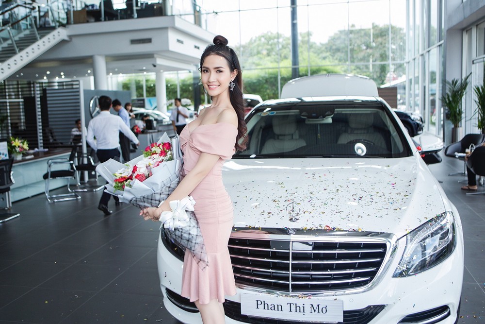 Người đẹp họ Phan không ngại thừa nhận lý do mình muốn mua xe hơi là để tiện cho công việc cũng như để ba mẹ thấy được sự trưởng thành của con gái.