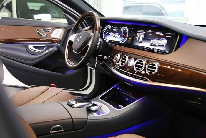 Sự sang trọng, lịch lãm hòa quyện giữa ngoại thất và nội thất của xe khiến các nghệ sĩ rất yêu thích.