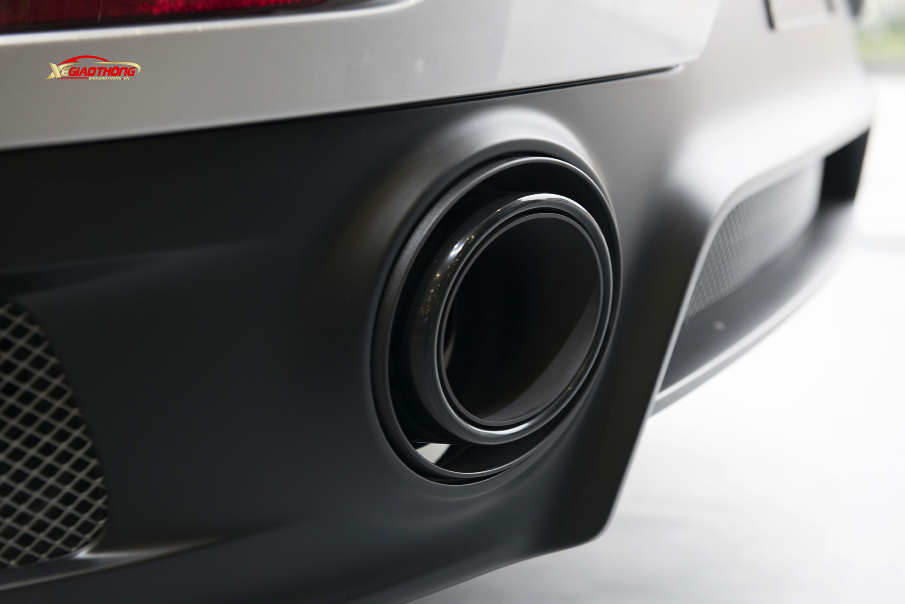 Ống xả thể thao có thiết kế khá lạ lẫm