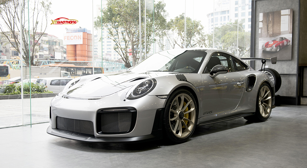 Porsche 911 GT2 RS về Việt Nam có giá tới hơn 22 tỷ đồng