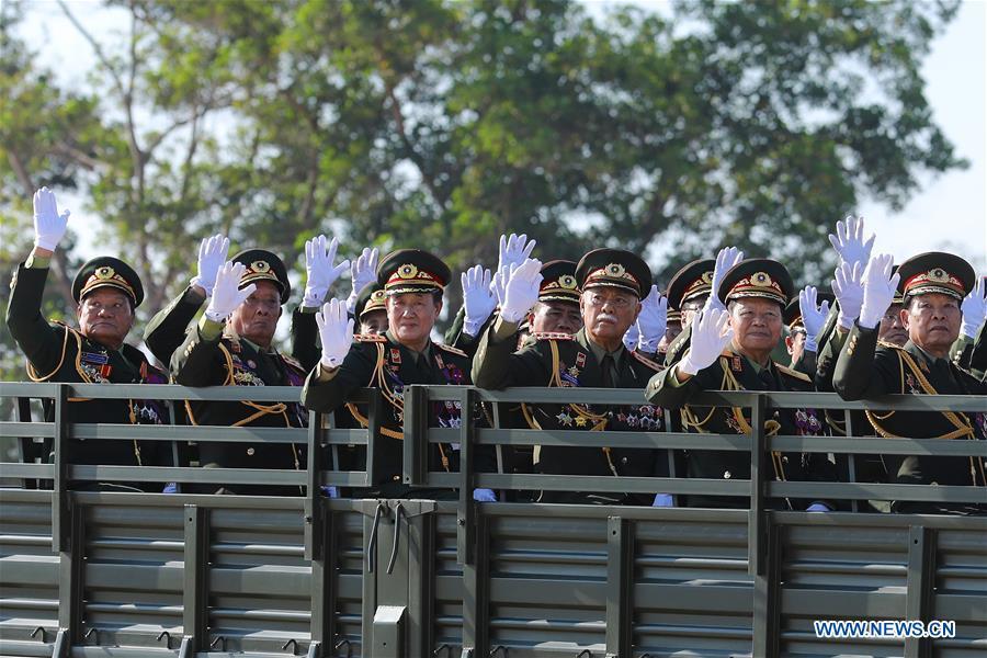 Các cựu chiến binh Lào cũng tham gia lễ diễu binh quy mô lớn, hoành tráng