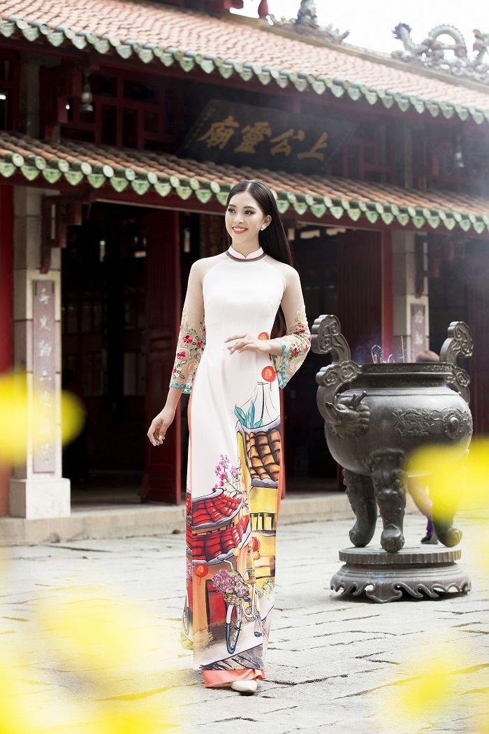 Tiểu Vy nền nã và truyền thống.