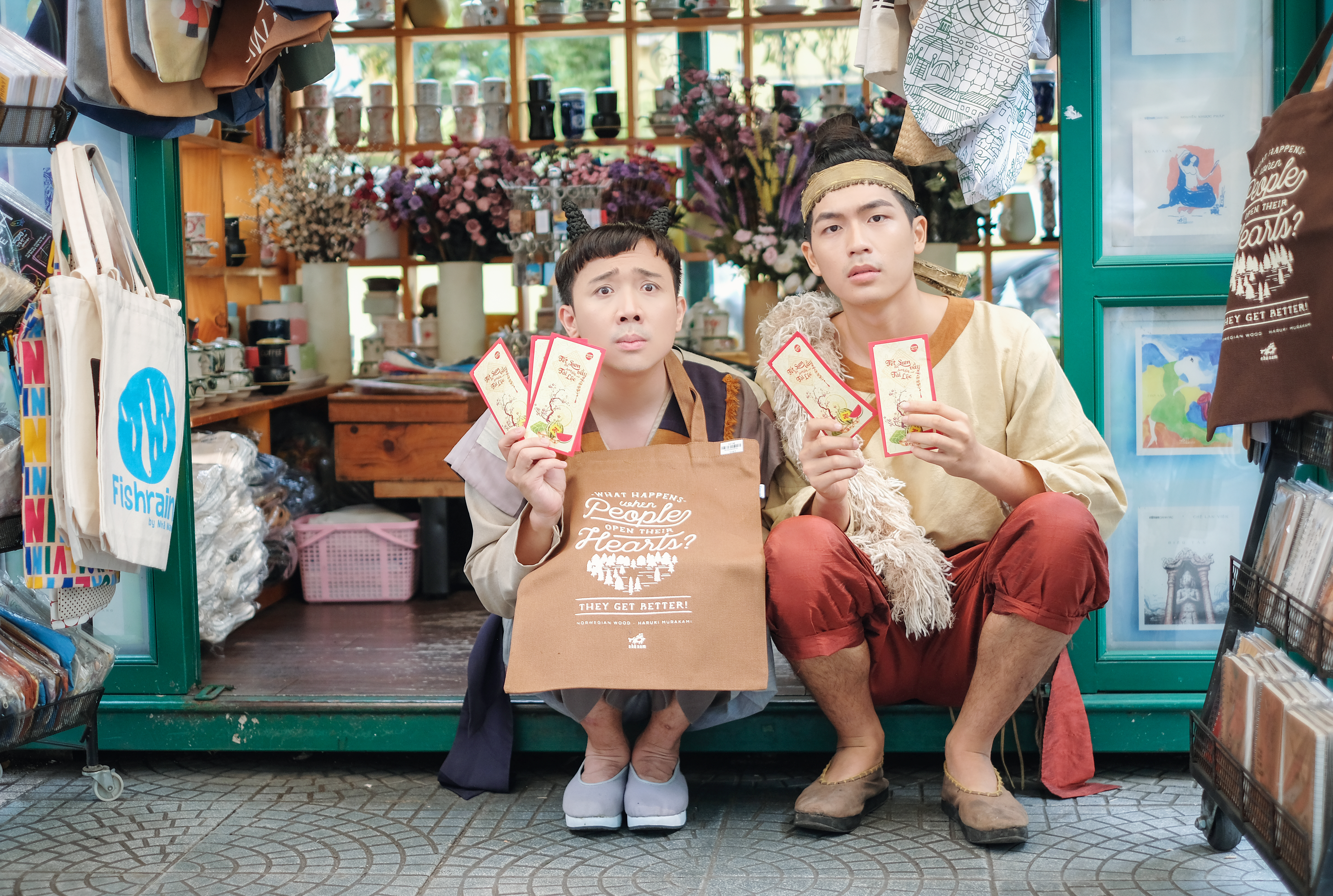Hoàn cảnh này cũng giống như màn kết hợp đầy bất ngờ giữa Trấn Thành và Trần Quốc Anh, giữa câu chuyện dân gian và lối hài hiện đại trong phim hài dân gian “Trạng Quỳnh”.