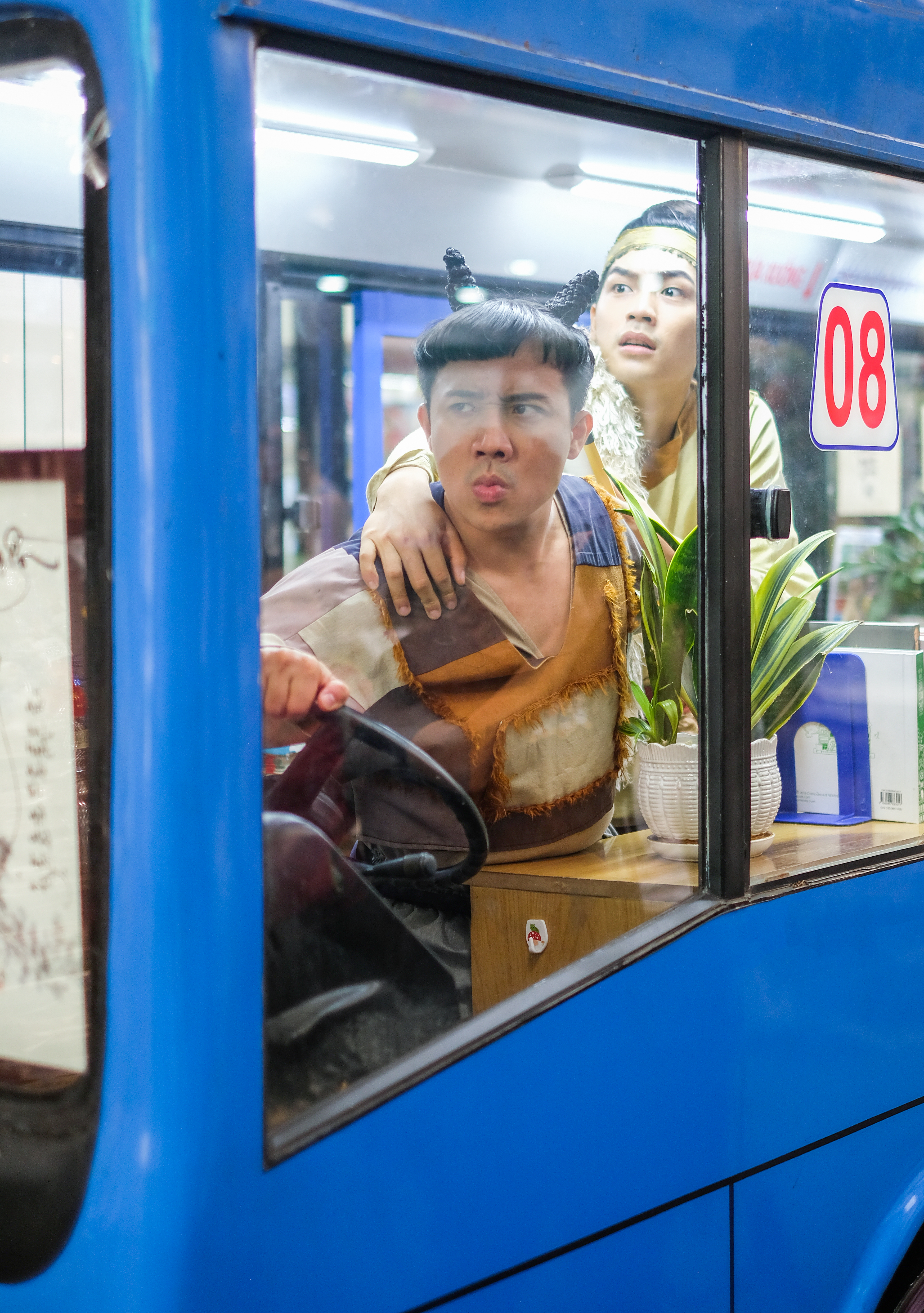 Phim chính thức được khởi chiếu tại các rạp trên toàn quốc từ Mùng 1 Tết Nguyên Đán.