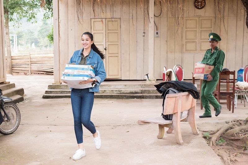 Nàng hậu 18 tuổi hăng hái, nhiệt tình trong công việc thiện nguyện ý nghĩa này dịp cuối năm.