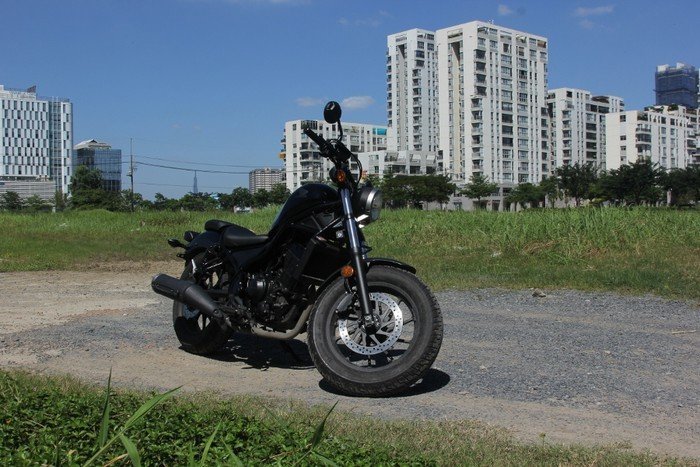 Honda Rebel 300: Là dòng môtô cruiser chính hãng Honda xe nhập khẩu nguyên chiếc từ Thái Lan, phân phối với giá bán hấp dẫn 125 triệu đồng tại Việt Nam.