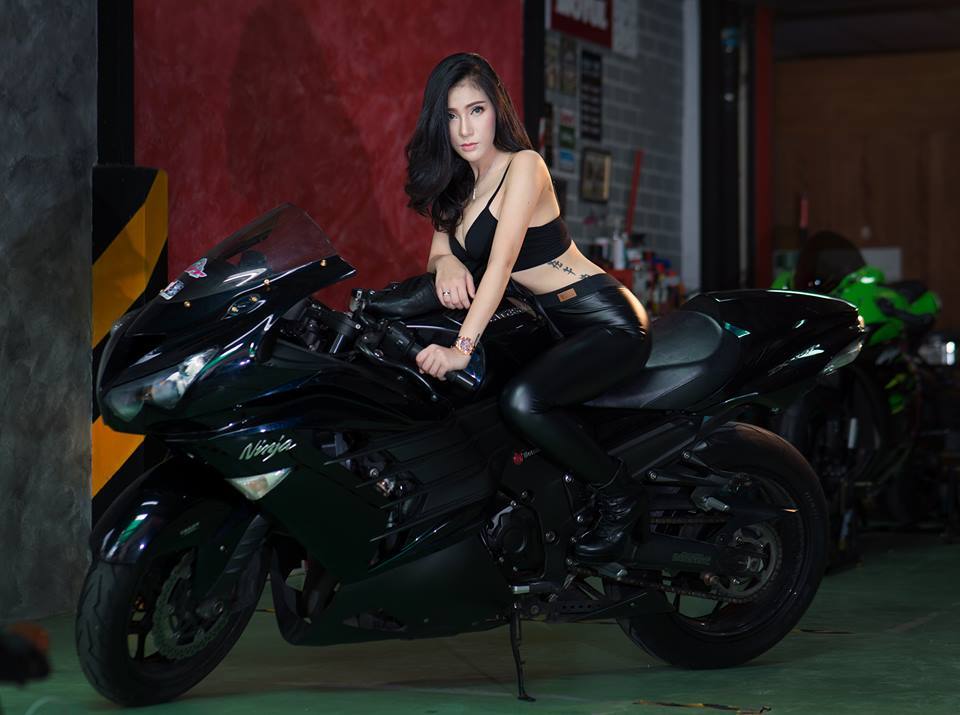 Điểm ấn tượng nhất trên chiếc superbike này là động cơ 1.441 phân khối, 4 xi-lanh thẳng hàng, công suất 200 mã lực, hộp số 6 cấp với bộ cân bằng kép giảm độ rung xuống mức tối thiểu.