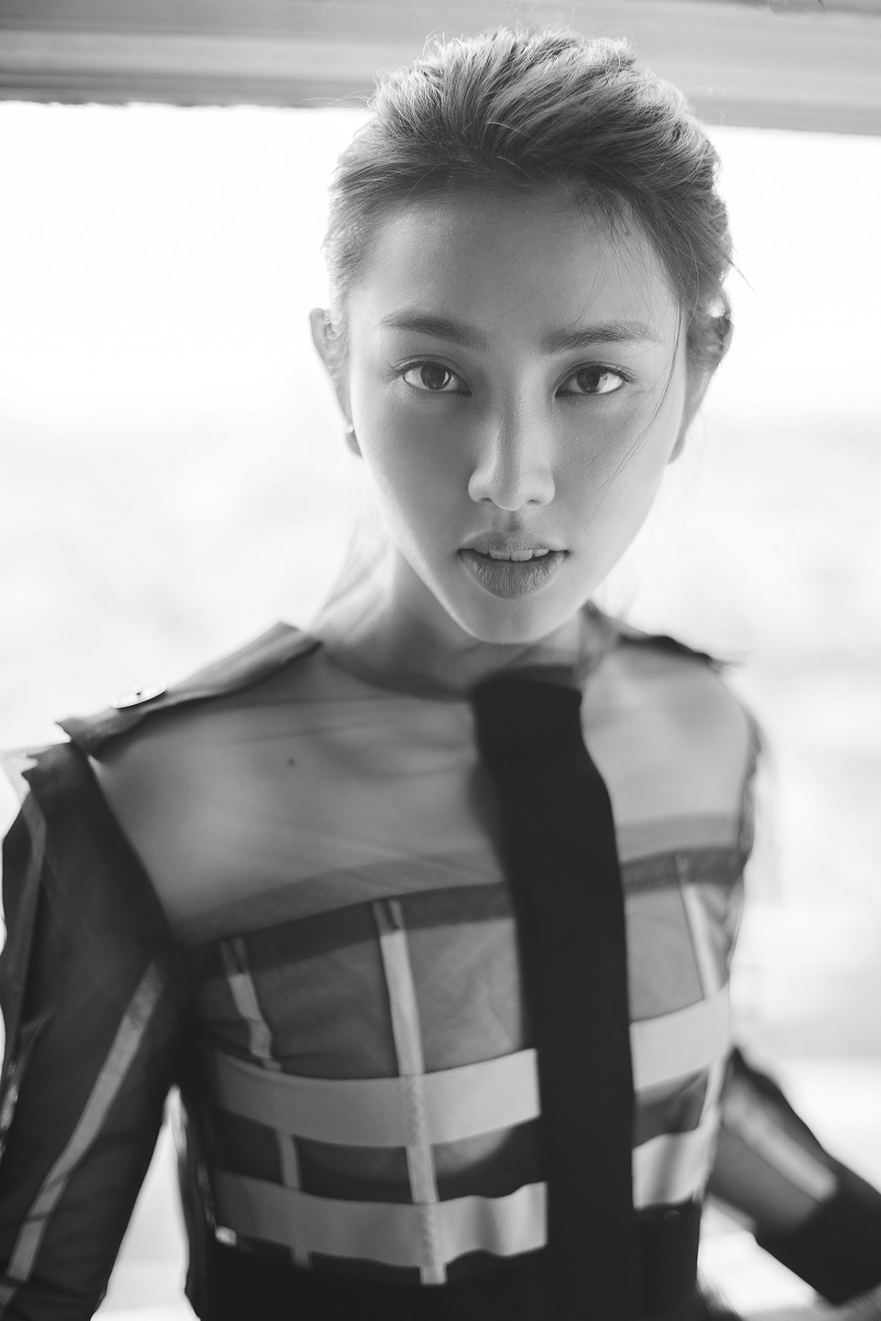 Chiến thắng Người đẹp Nhân Ái trong cuộc thi Hoa hậu Việt Nam 2018, Nguyễn Thúc Thùy Tiên tạo dấu ấn bởi nhan sắc Á đông nhưng vẫn hiện đại của mình.