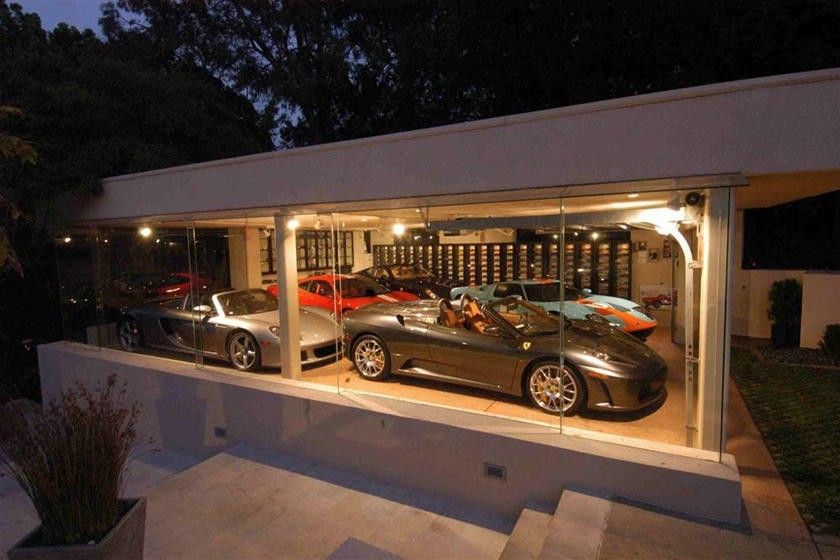 Garage dạng nhà kính trưng bày ngoài trời