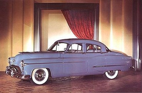 Richard Nixon (1969-1974) có niềm yêu thích đặc biệt với chiếc Oldsmobile 98 đời 1950.