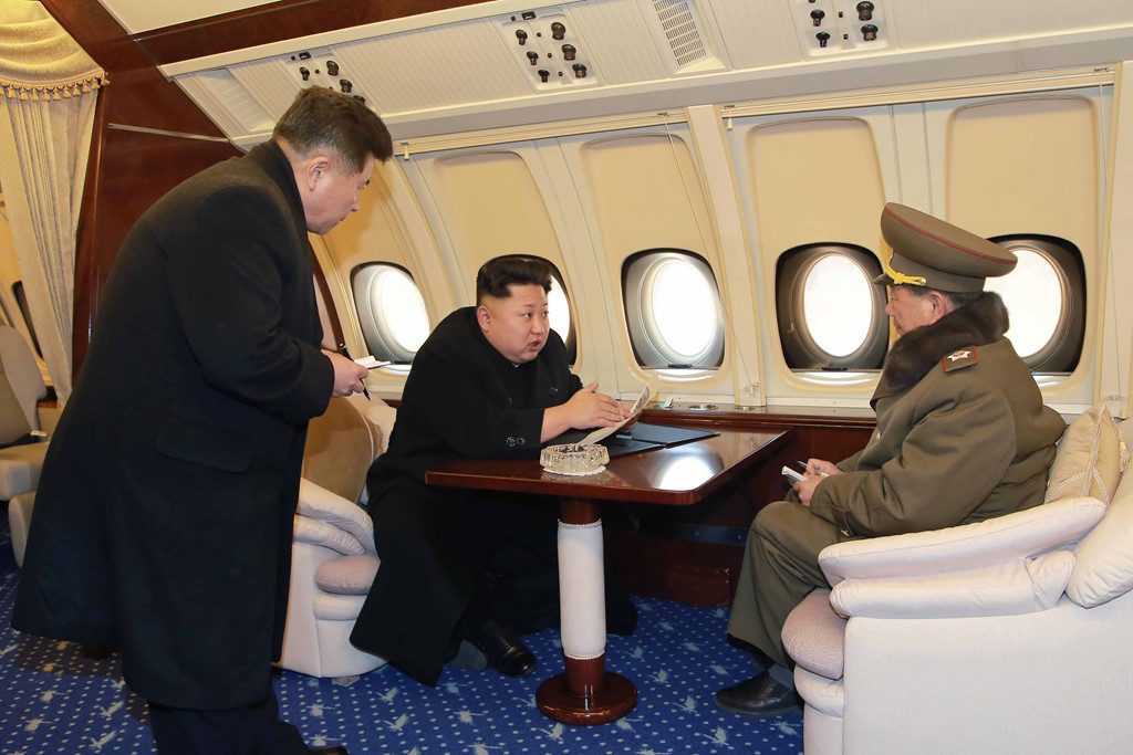 Trên đoàn tàu của ông Kim Jong Un luôn có rượu vang và những món ăn hảo hạng
