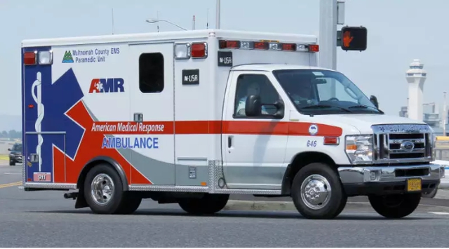 Xe cứu thương: Xe cứu thương là phương tiện đi cuối cùng trong đoàn xe tháp tùng tổng thống Mỹ. Chiếc xe này hầu như chưa từng được sử dụng thực tế để sơ tán người bị thương. Tuy vậy, mật vụ Mỹ luôn chuẩn bị đầy đủ để ứng phó với mọi cả tình huống có thể xảy ra. Ảnh: Jeffrey Friedl