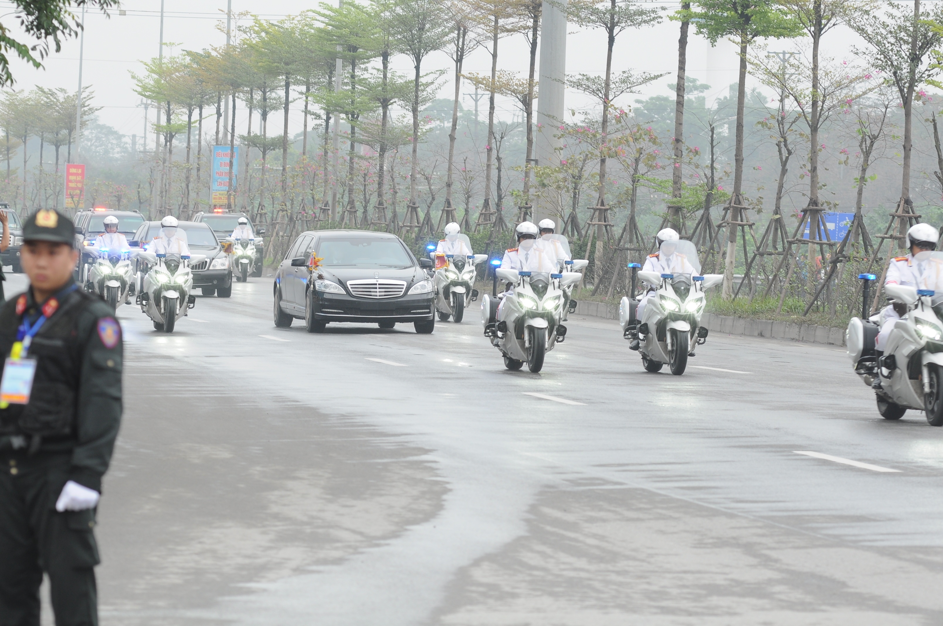 Mercedes-Benz S600 Pullman Guard cũng thường xuyên được ông Kim-Jong-un sử dụng trong các chuyến công du nước ngoài của mình