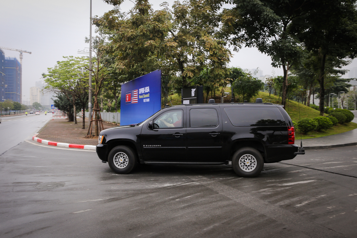 Ở đời hiện tại, Chevrolet Suburban sử dụng động cơ EcoTec3 V8 dung tích 5.3L sản sinh 355 mã lực, mô-men xoắn cực đại 383 Nm, hệ thống truyền động 2 bánh, hộp số 6 cấp và dung tích bình xăng lên đến 117L.