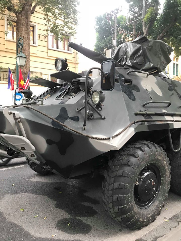 Xe sử dụng 2 động cơ 6 xy-lanh cho công suất từ 94 mã lực đến 115 mã lực tùy phiên bản cho tầm hoạt động tối đa 500 km, với tốc độ tối đa 80 km/h trên cạn.