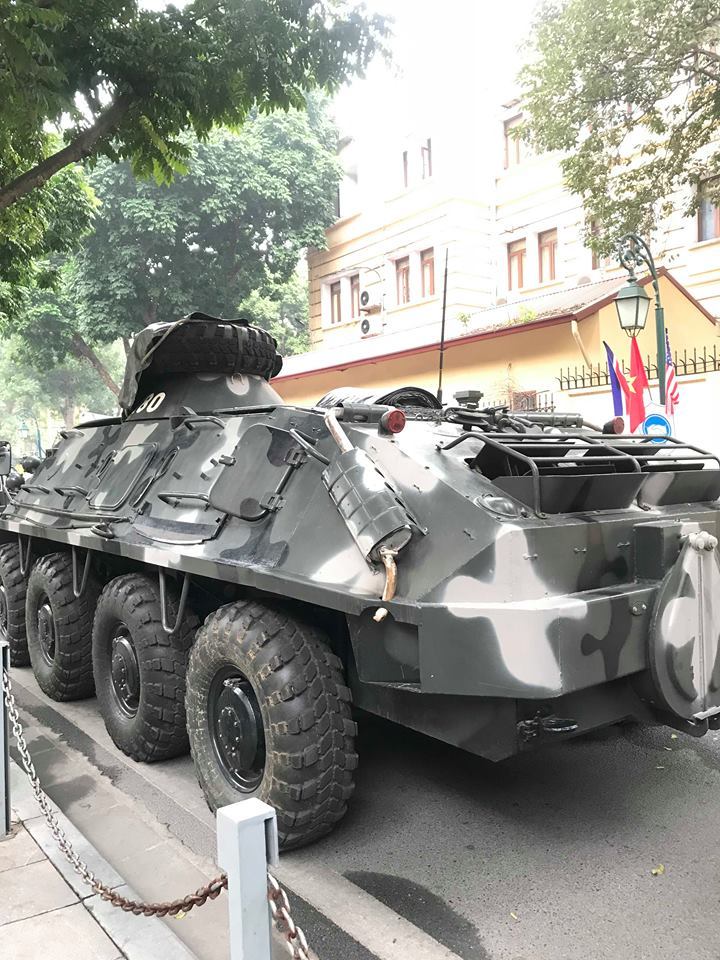 Về khả năng chống đạn, giáp trên BTR-60PB đã được cải thiện hơn so với thế hệ trước là BTR-60. Phần giáp dày nhất ở thân xe đến 9 mm.