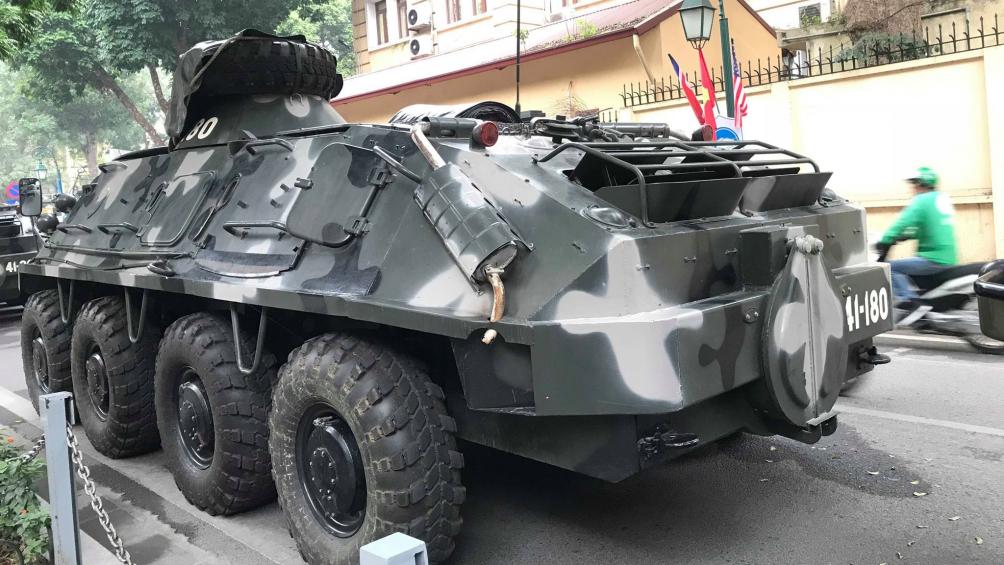 Xe bọc thép BTR-60PB là loại xe bọc thép chở quân bánh lốp đầu tiên của Liên Xô có 8 bánh, có khả năng lội nước tốt.