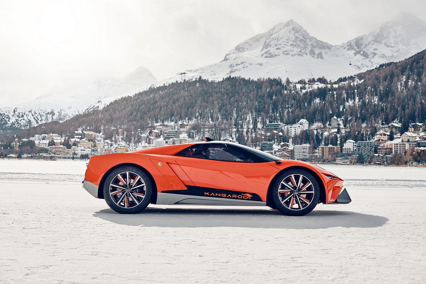 Khung gầm làm bằng nhôm đặc biệt có độ cứng và chịu lực cao