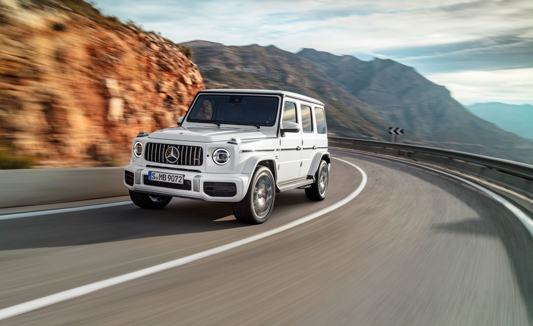 Minh "nhựa" (doanh nhân Phạm Trần Nhật Minh, Công ty Nhựa Long Thành) tiếp tục gây choáng cho cộng đồng mạng khi tiết lộ đang đặt mua chính hãng chiếc Mercedes-AMG G63 Edition 1