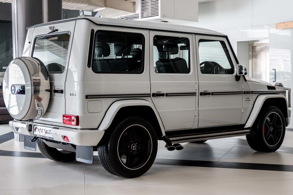 Xe có gầm cao máy thoáng và được trang bị động cơ xăng V8, tăng áp kép, dung tích 4.0 lít, sản sinh công suất tối đa 577 mã lực và mô-men xoắn cực đại 850 Nm tại dải tua máy 2.500 - 3.500 vòng/phút