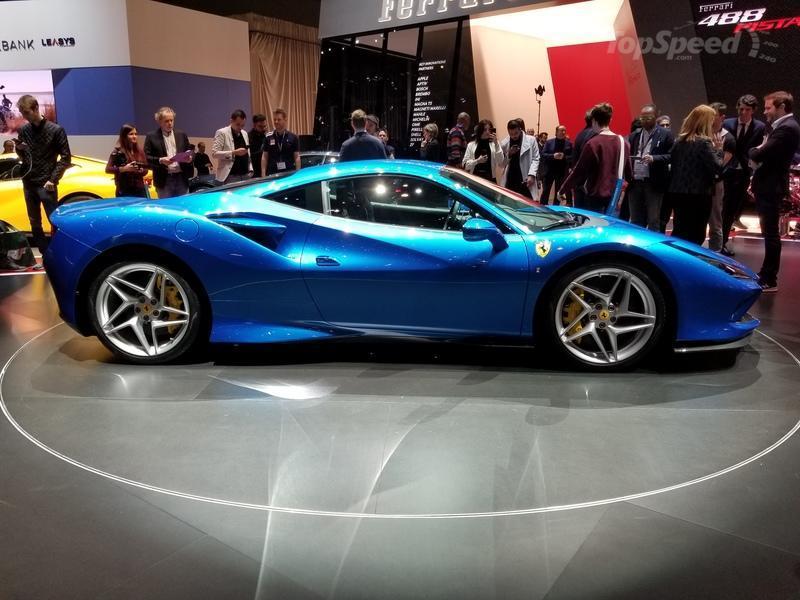 Đồng thời, chiếc xe có khối lượng 1330 kg nhẹ hơn khoảng 40 kg so với chiếc 488 GTB mà nó thay thế