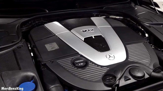 Xe được trang bị động cơ V12 tăng áp kép, sản sinh công suất 523 mã lực và mô-men xoắn 900 Nm