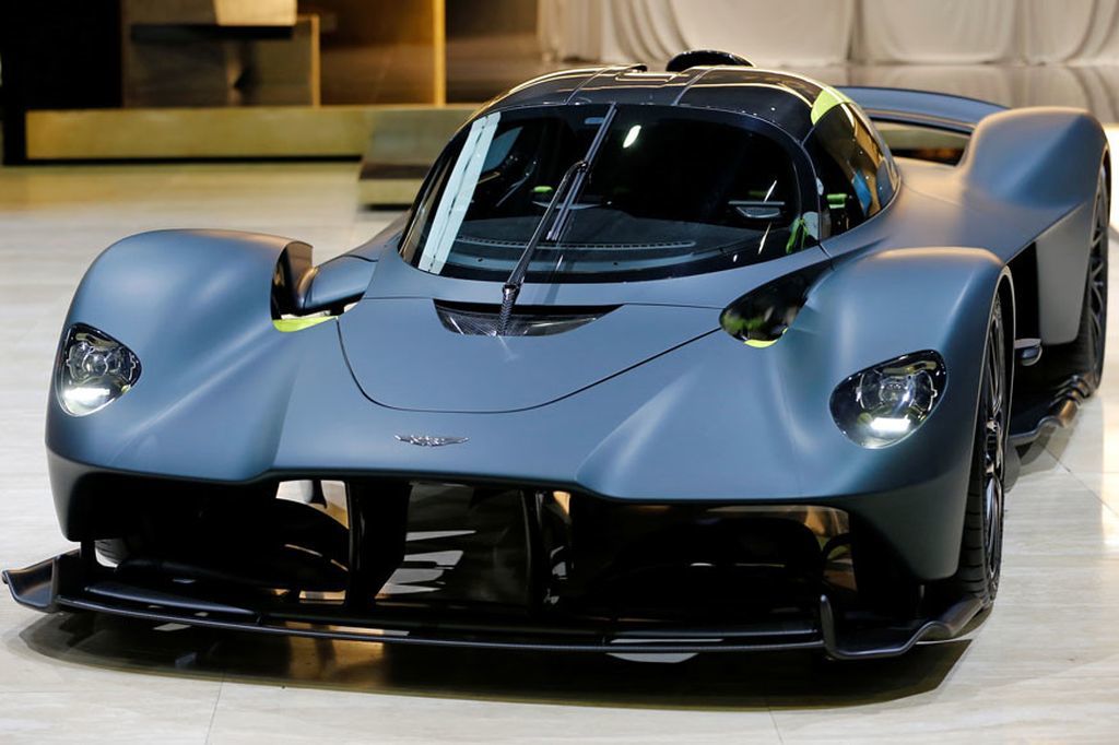 Mặc dù siêu phẩm này mới được ra mắt công chúng nhưng 150 chiếc Aston Martin Valkyrie đều đã có chủ nhân đặt mua từ 2 năm trước. Điều này cho thấy, Valkyrie có một sức hút ghê gớm đối với giới nhà giàu