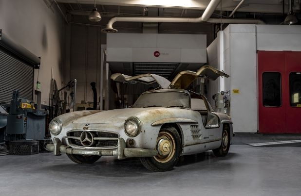 Năm nay, Mercedes-Benz sẽ mang tới triển lãm chiếc Gullwings 300SL đời 1954 rất quý hiếm và được giới sưu tầm xe thế giới phải bất ngờ