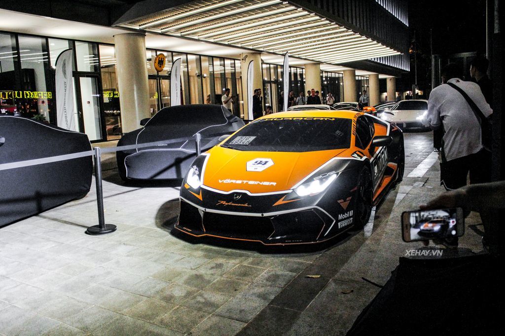 Dưới đây là những siêu xe khủng của các đại gia Việt mang đến showroom của Aston Martin