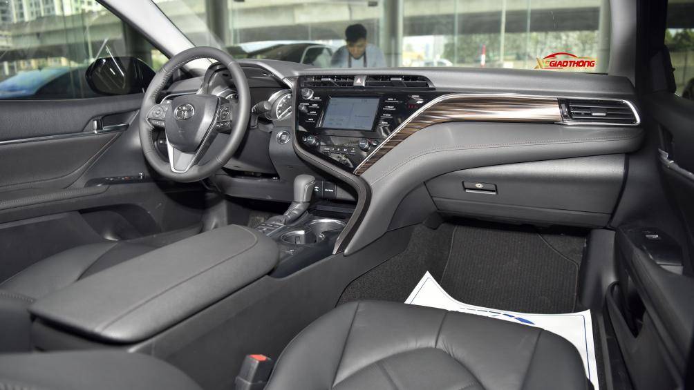 Nội thất với thiết kế hoàn toàn mới trên Camry 2019
