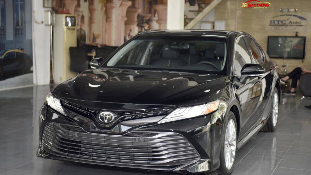 Toyota Camry 2019 được nhập khẩu từ Mỹ có giá bán hơn 2,5 tỷ đồng