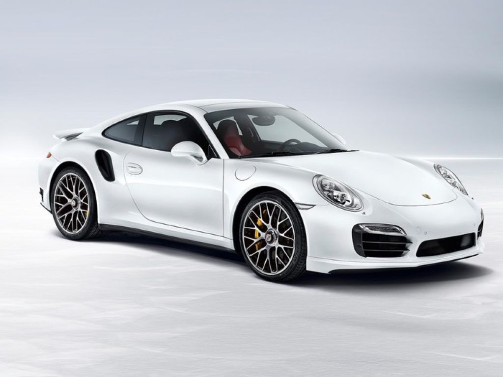 Anh từng sở hữu chiếc Porsche 911 Turbo S màu trắng
