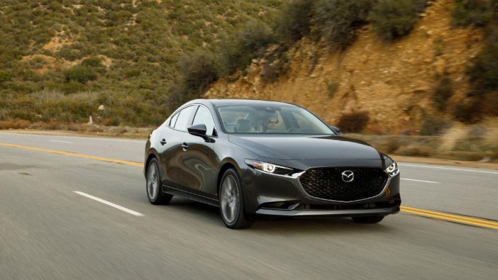 Hệ thống G-Vectoring trên Mazda3 2019 được nâng cấp với tên gọi G-Vectoring Plus, giúp xe vào cua và đi đường thẳng ổn định hơn, nâng cao sự an toàn hơn.