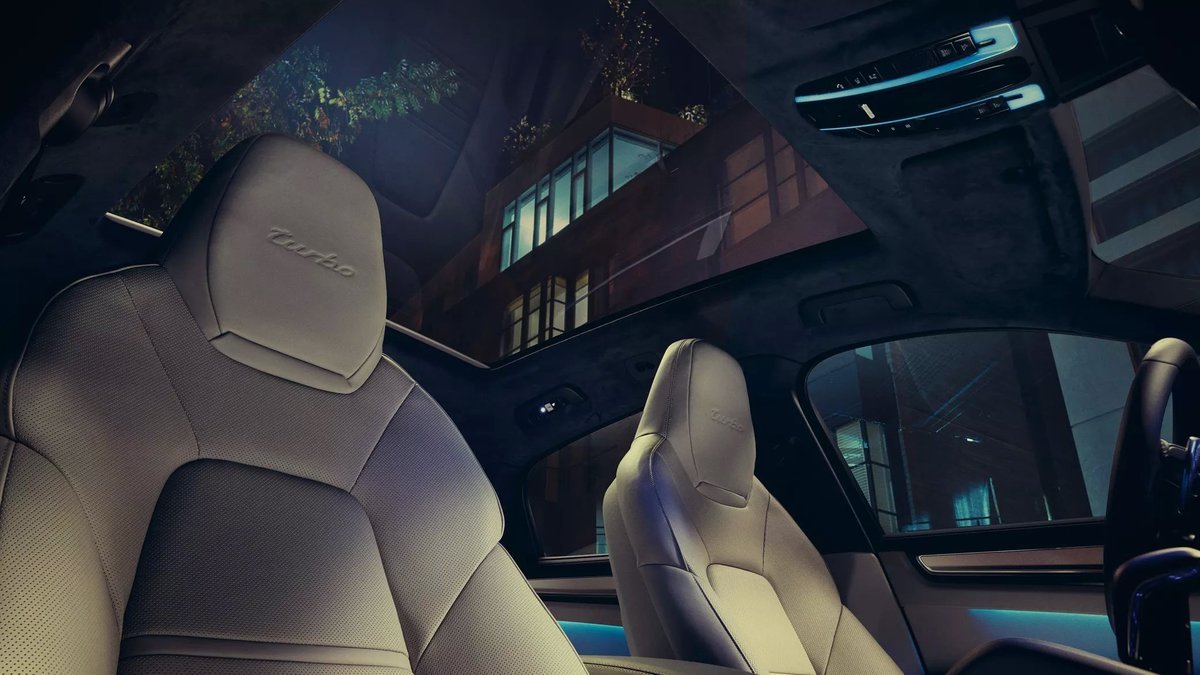 Khách hàng tại Mỹ có thể mua mẫu Cayenne Coupe mới tại showroom vào mùa thu này với giá bán lẻ từ 75.300 USD (khoảng 1,7 tỷ đồng). Phiên bản đắt nhất dòng sẽ có giá lên tới 130.100 USD (3 tỷ đồng)