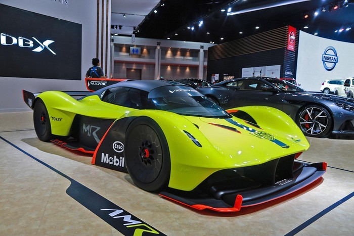Ra mắt tại triển lãm Geneva Motor Show 2018, hơn một năm sau, siêu xe đua Aston Martin Valkyrie AMR Pro mới chính thức đặt chân đến Đông Nam Á