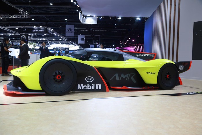 Là chiếc xe đua thực thụ nên Valkyrie AMR Pro chỉ chú trọng đến hiệu năng và tính khí động học
