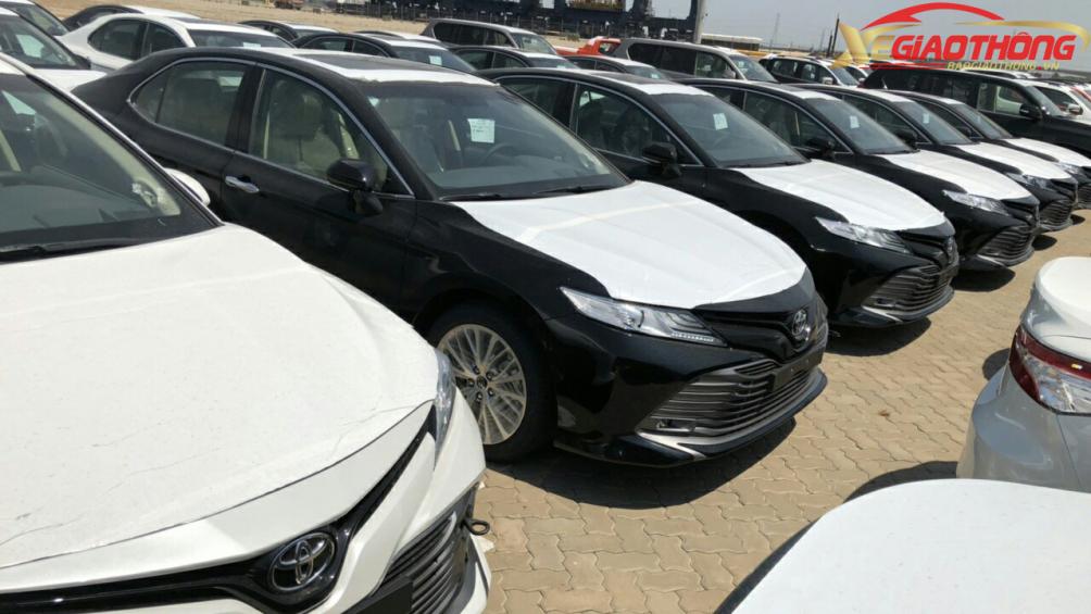 Lô xe Toyota Camry 2019 nhập khẩu thứ 2 đã cập cảng khu vực phía Nam với số lượng hơn 200 xe