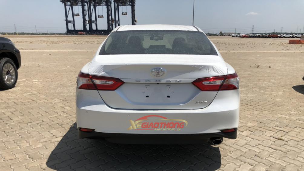 Ngoại thất chiếc xe không khác biệt so với phiên bản Toyota Camry 2019 được ra mắt tại Thái Lan
