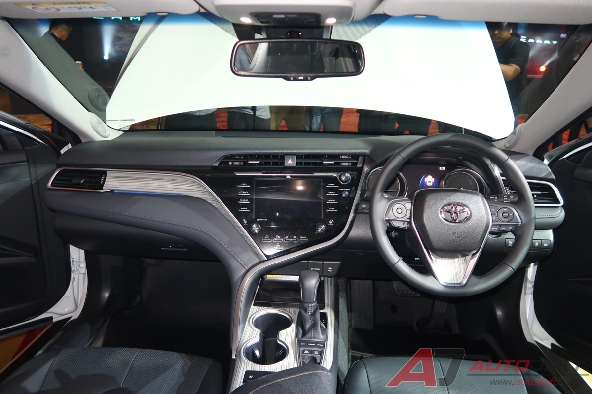 Mẫu xe sedan hạng D Toyota Camry 2019 đang được trưng bày tại Thái Lan được cho là bản xem trước dành cho thị trường Việt Nam