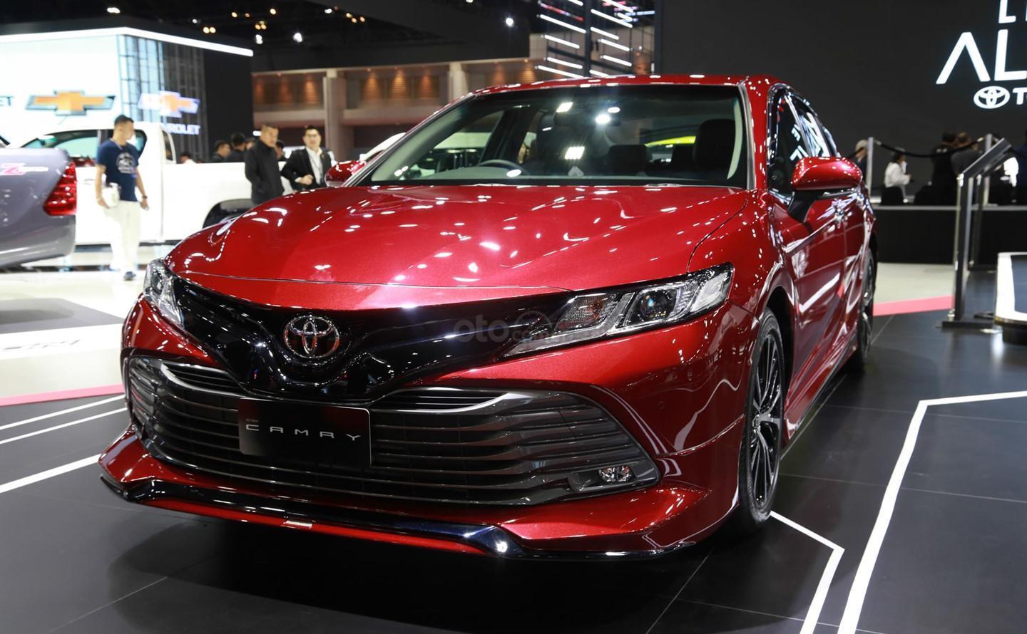 Toyota Camry 2019 được trưng bày trong khuôn khổ triển lãm BIMS 2019 dự kiến sẽ có 2 phiên bản động cơ 2.0G và 2.5G với công suất tương đương 167 mã lực và 209 mã lực