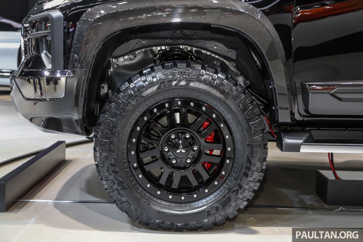 Xe được trang bị bộ mâm lốp off road chuyên dụng