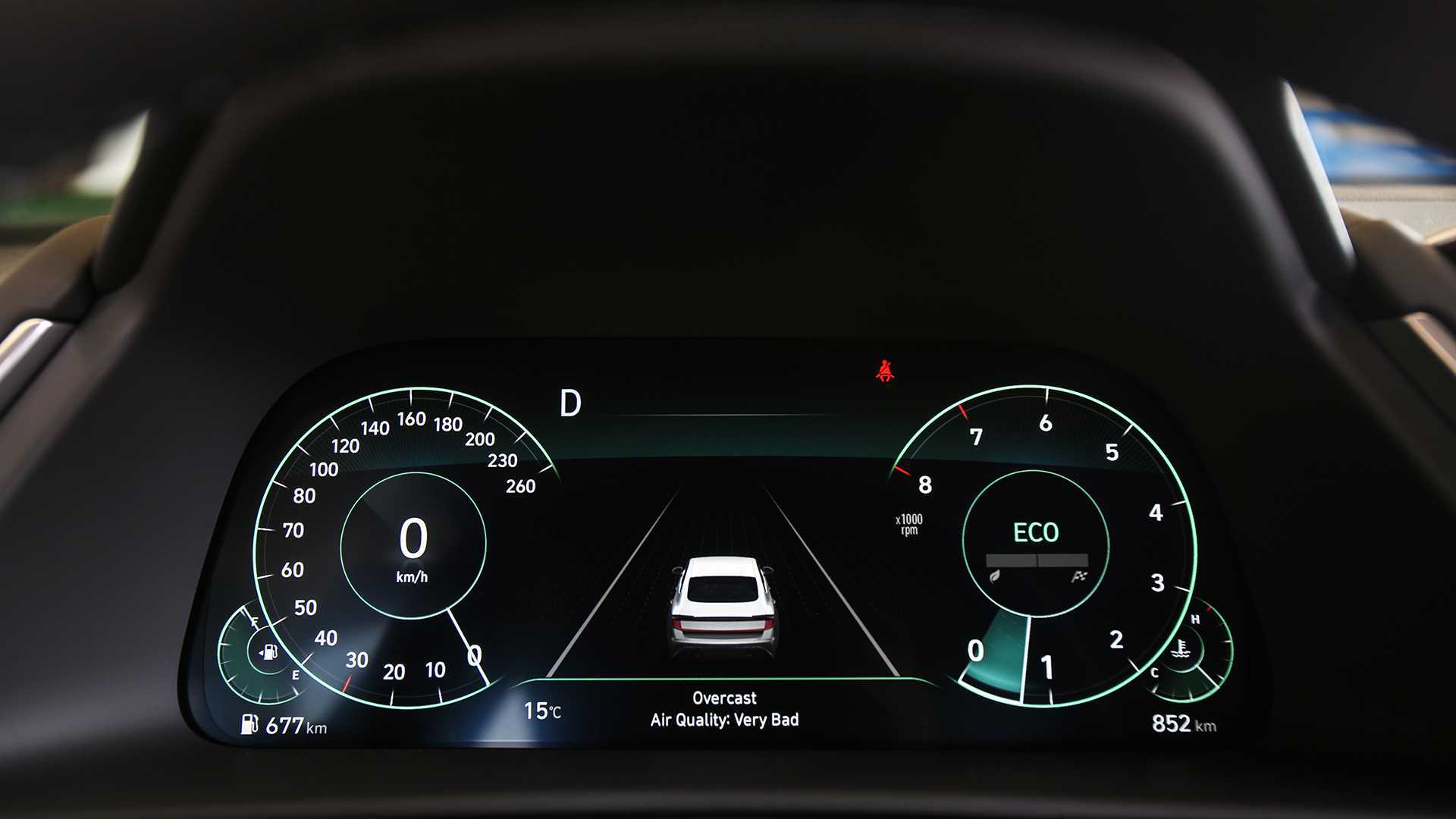 Bảng đồng hồ trung tâm có thiết kế mới