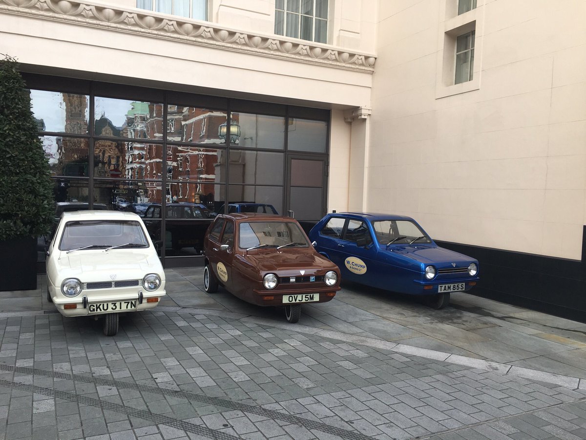 Reliant Robin (1983-2002): Chiếc ô tô 3 bánh này được lên chương trình ô tô nổi tiếng Top Gear của Anh. Nó rất khó điều khiển khi vào đường cua