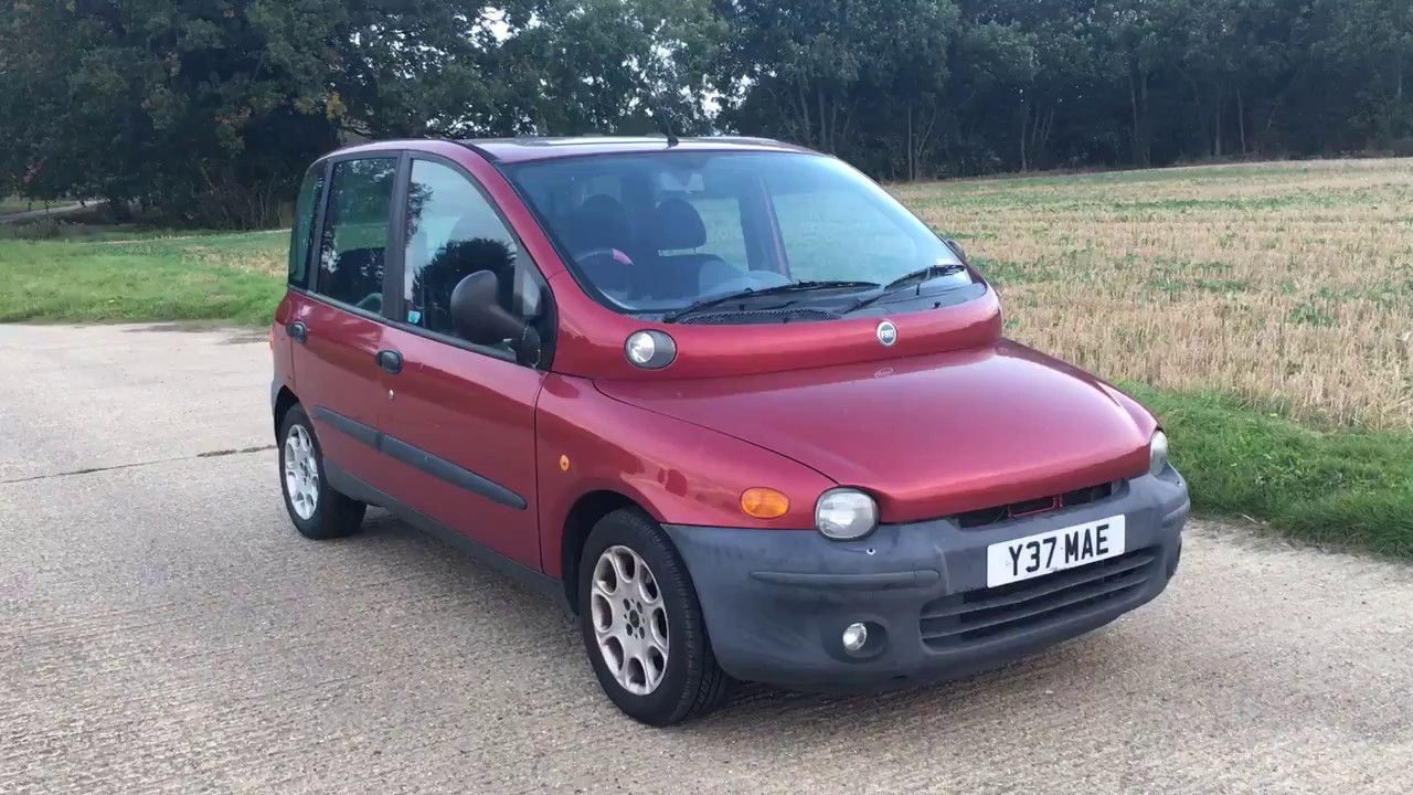 Fiat Multipla (1998-2010): Mẫu xe này được thiết kế với cửa sổ cực lớn, nắp capo nhìn trông giống bong bóng với 6 chỗ ngồi, đây là một thiết kế đáng quên của Fiat