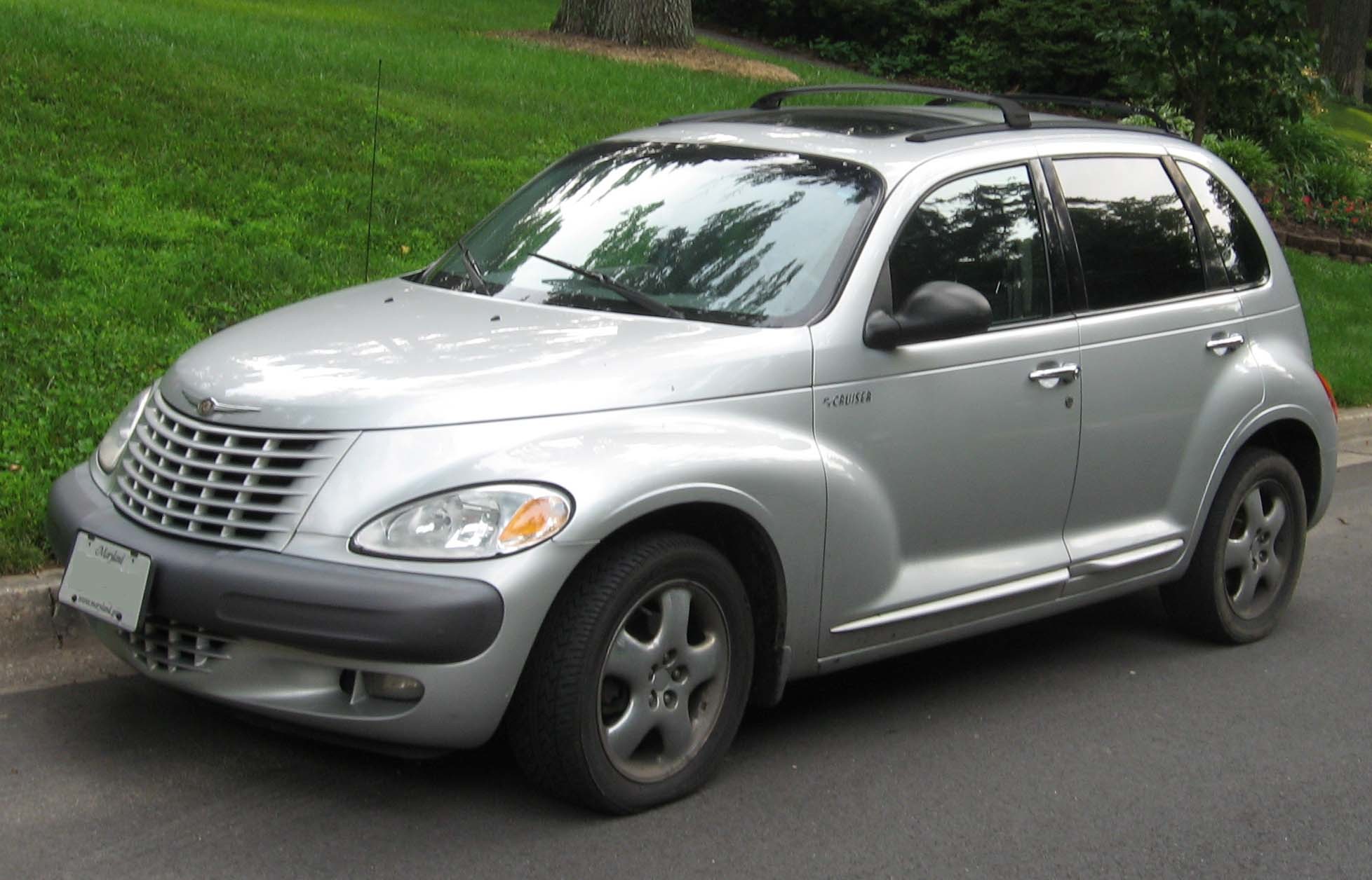 Chrysler PT Cruiser (2000-2010): Các nhà sản xuất ô tô Mỹ thiết kế mẫu này để hồi tưởng về thập niên 50. Tuy nhiên nó trông giống con bọ hung và chỉ còn 7.064 chiếc xe loại này lưu hành tại Anh