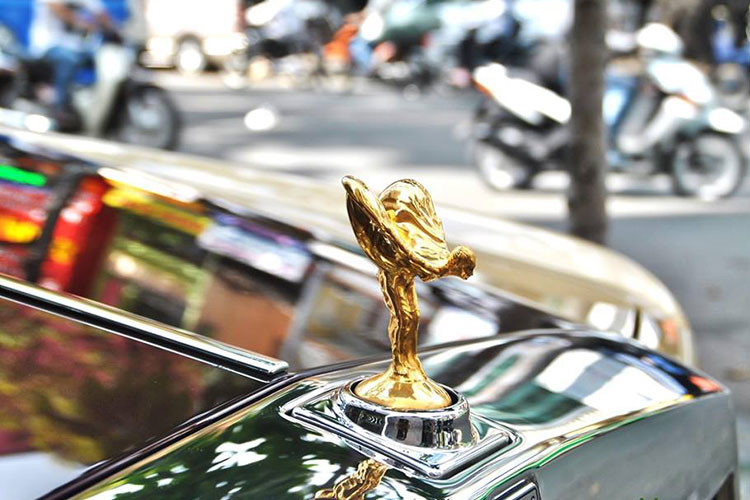 Chính vì vậy, chiếc Rolls-Royce Phantom biển tứ quý 6 thuộc dạng "có 1 không hai" tại Việt Nam hiện nay