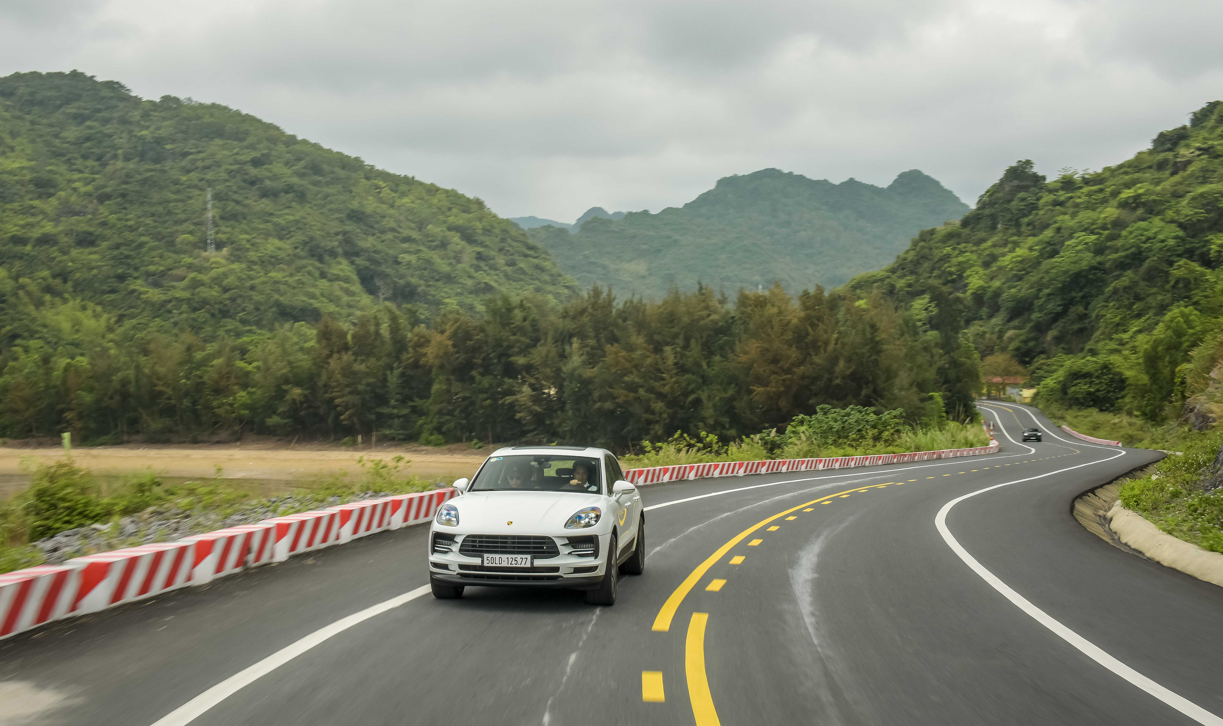Porche Macan S được bán tại thị trường Việt Nam với giá khởi điểm hơn 3,6 tỷ đồng